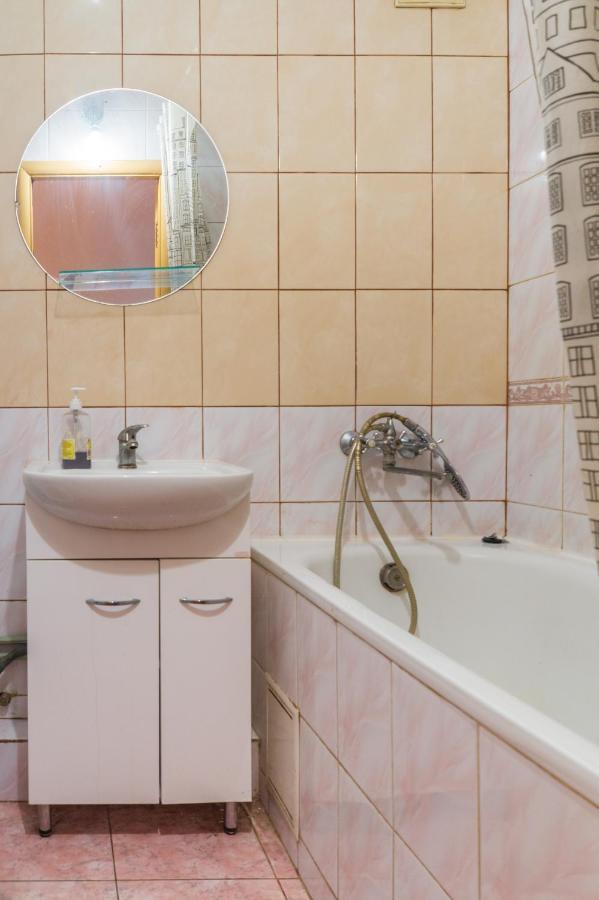 1 Комнатная Квартира По Улице Предславинская, 12 Kiev Exterior foto